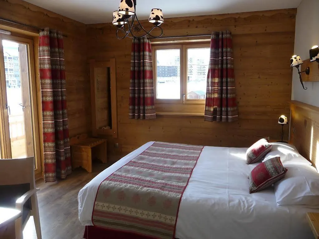*** Hotel Chalet-Hotel Le Beausoleil, The Originals Relais Fontcouverte-la-Toussuire France