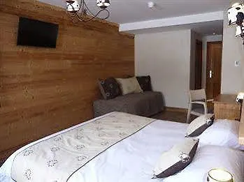 *** Hotel Chalet-Hotel Le Beausoleil, The Originals Relais Fontcouverte-la-Toussuire France